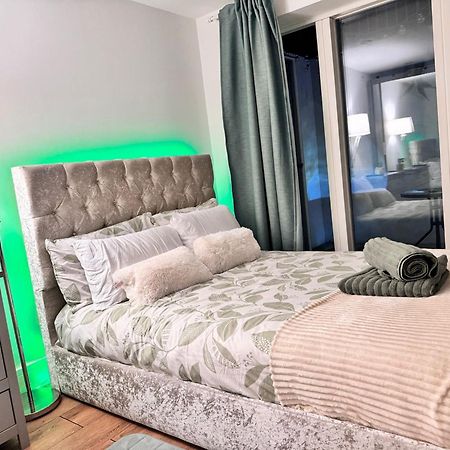 Tropical Room With Private Bathroom And Patio London Ngoại thất bức ảnh
